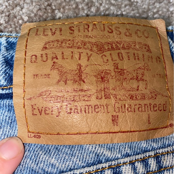 Vintage Levi Shorts - Picture 11 of 16